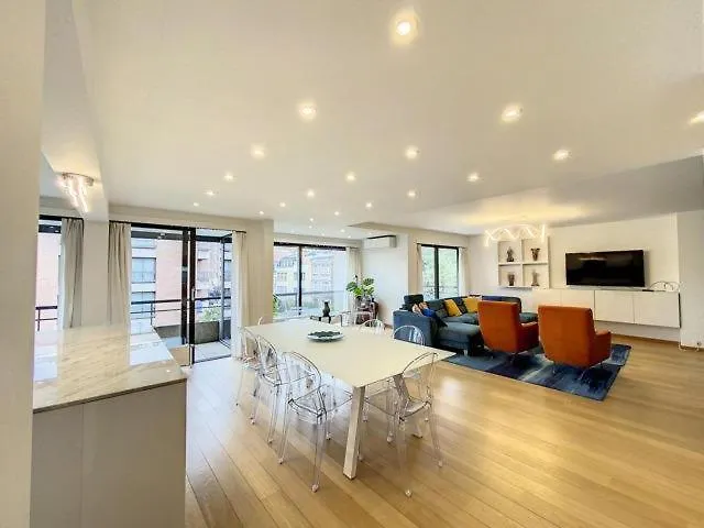 3 Zimmer, 3 Bath Marion Apartment Francoforte sul Meno